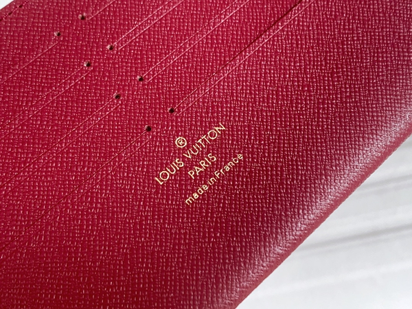 LVコピーウォレット着用イメージ